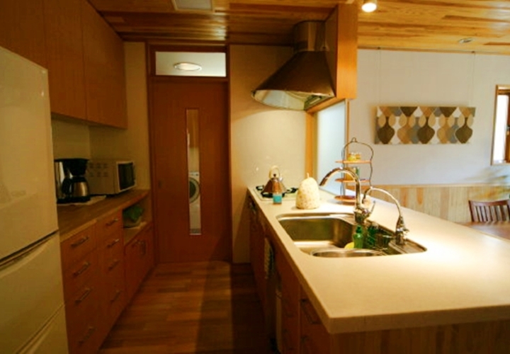 対面式の大工さんつくりつけのキッチン