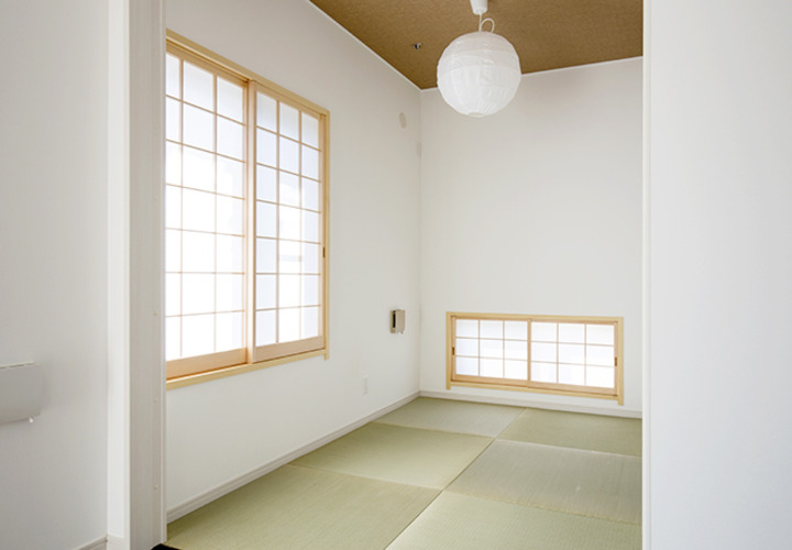 正方形の畳が若々しい印象の和モダンの和室