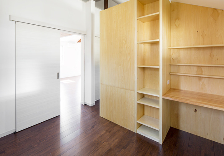 バリアフリーで広々とした収納スペース