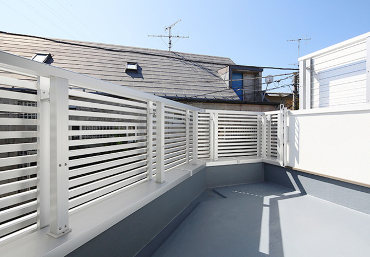 形を活かした広いベランダ