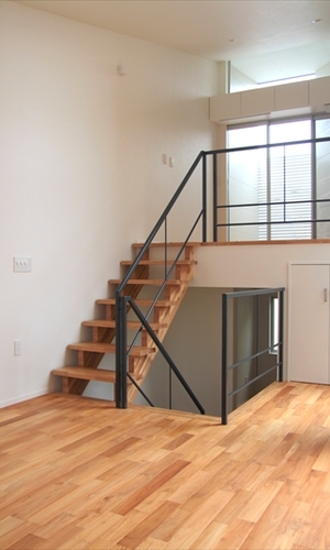 フロアとフロアを繋ぐ階段