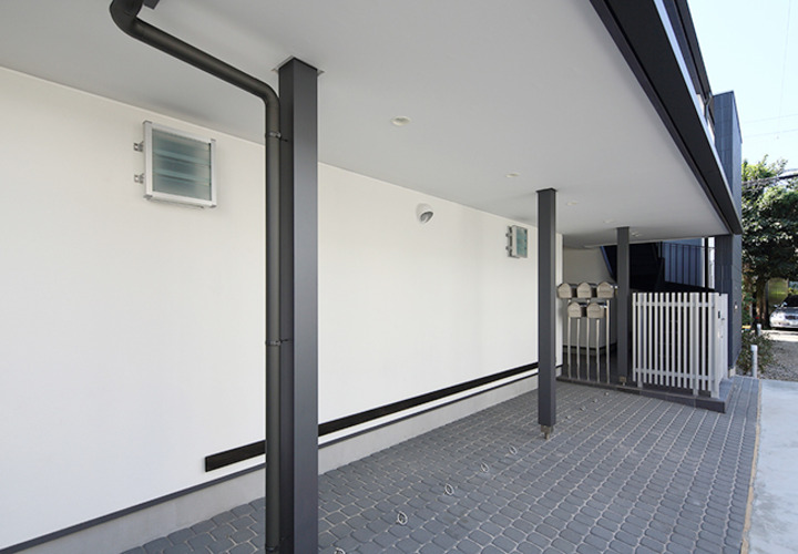 雨の日に便利な玄関アプローチ