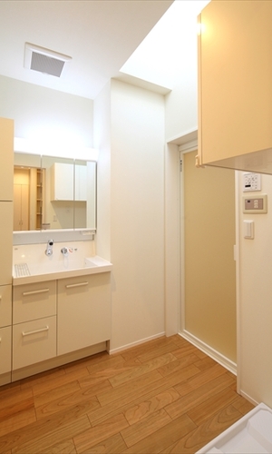 生活感を出さない収納力のある洗面所