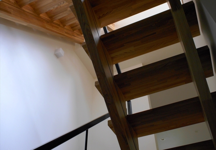 自然素材の癒される階段