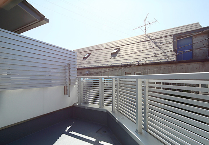 目隠しにもなるベランダ手すり