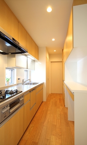 使い勝手が良く明るいキッチン