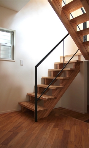 射し込む幻想的な光