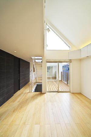 内と外つながる家