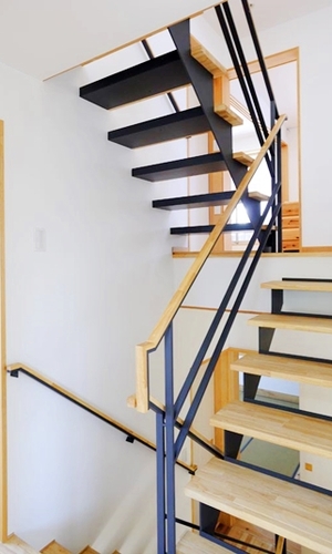 上下階に視線が抜けるスキップフロア