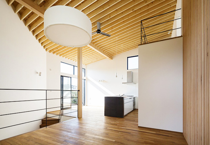 木の温かみに囲まれた癒しのリビング