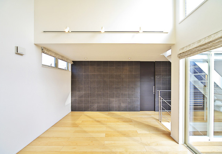 コントラストが美しい黒い壁