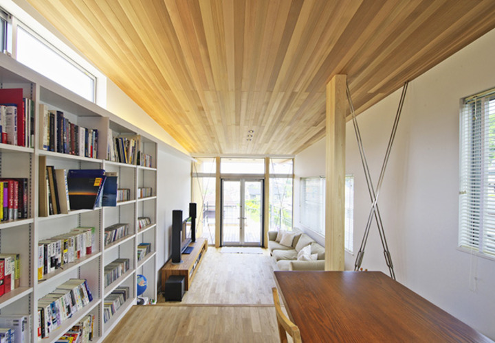 ハイサイドライトがダイニングへ明るい光を届ける