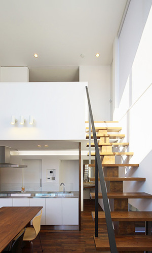 ナチュラルな木目の階段