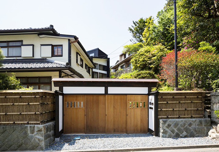 堂々たる和風の門構え