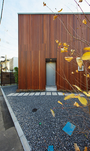 余計なものを削ぎ落としたシンプルなデザインが、最大限に木目の良さを引き出す