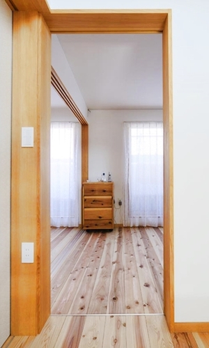 スギ無垢のフローリング