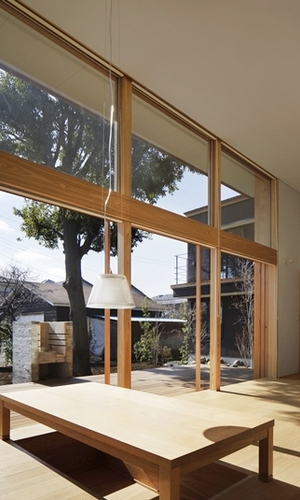 ウッドデッキとダイニング