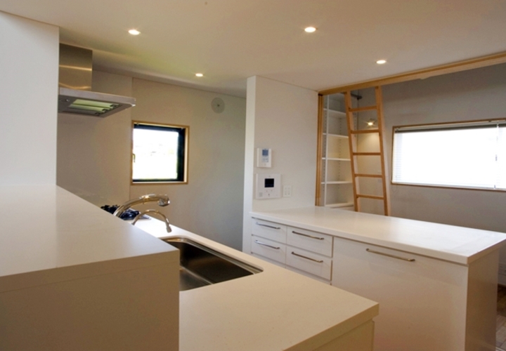 キッチンと勉強コーナー