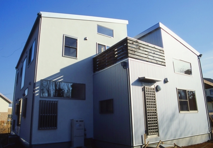 漆喰とガルバのコラボ