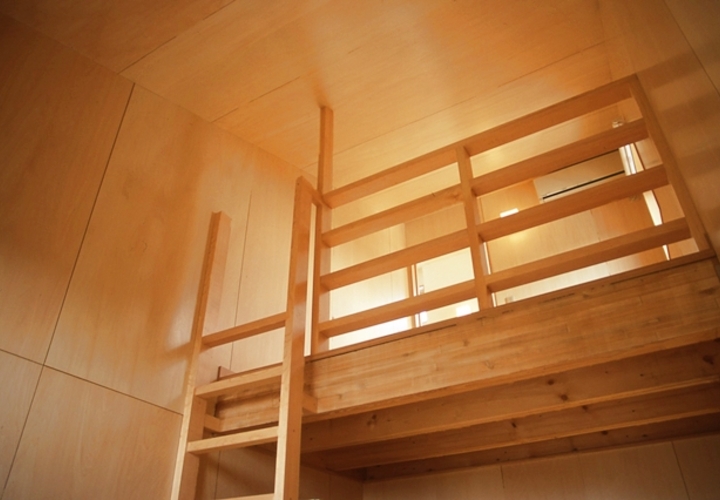 シナ合板の内装