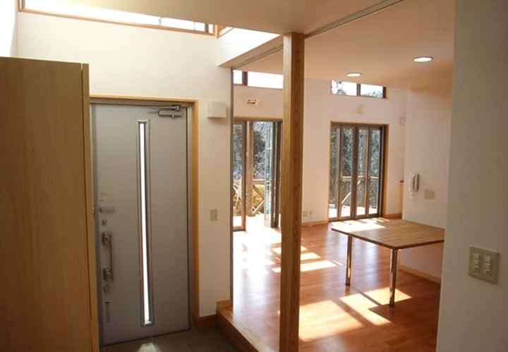 玄関=主婦コーナー=リビングと連担