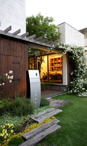 緑の絨毯とアプローチ