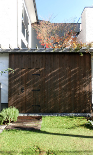 一年中活躍する門扉