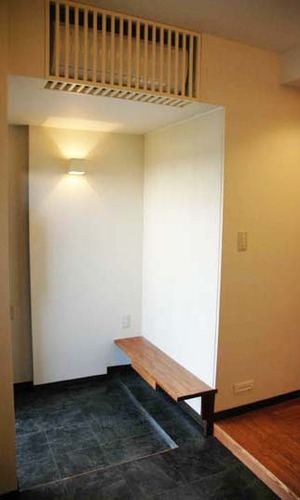 玄関土間に変身した、元はマンションの小さな玄関