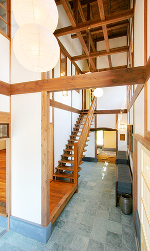 玄関先から繋がる2階への動線
