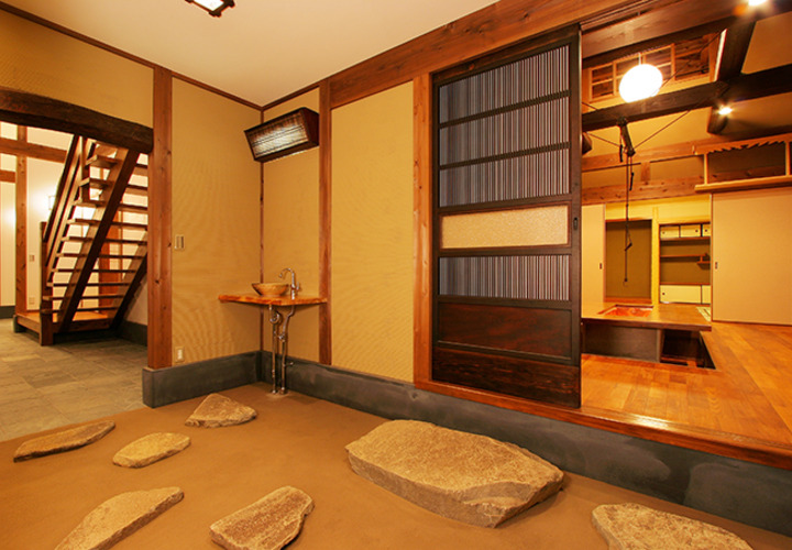 飛び石で動きをつけた洗面室