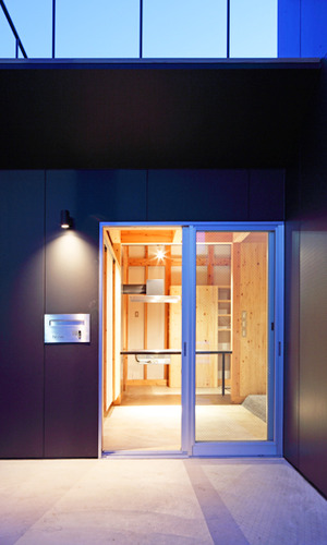 ポーチライトがあたたかい玄関