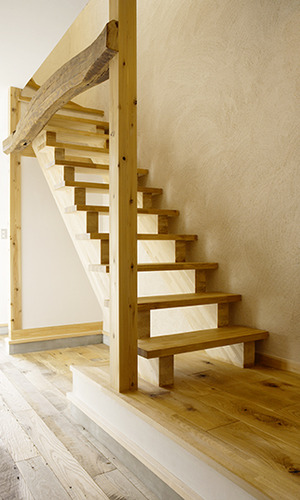 和風でナチュラルな階段