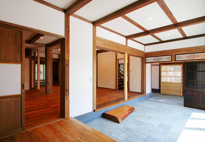 家中が見渡せる開放感のある室内