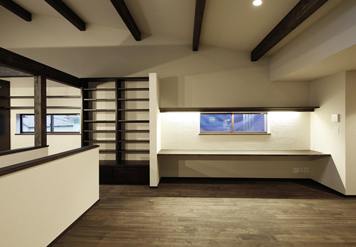 間接照明が優しく照らすリビング