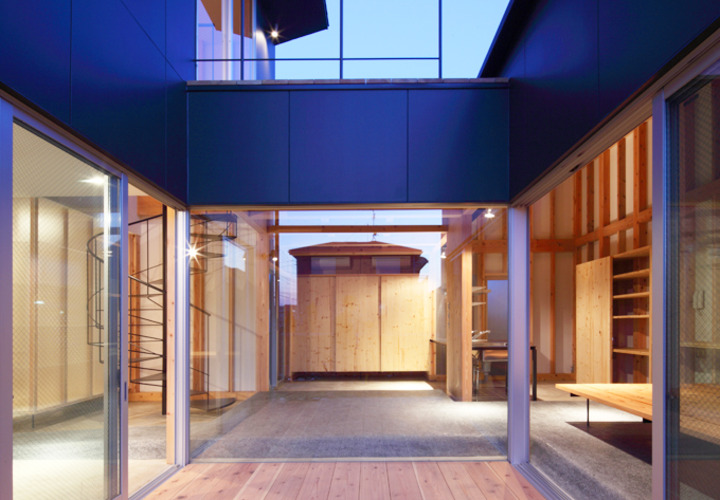 どの部屋も見渡せる中庭