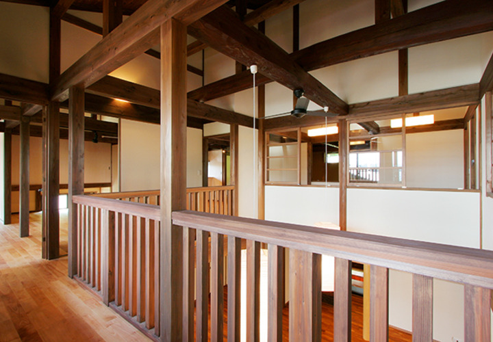 和風な建具とモダンな空間