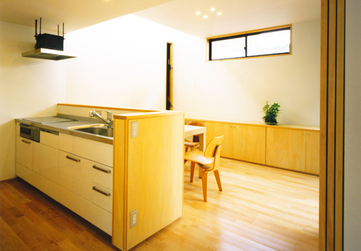 ダイニングが一望できるキッチン