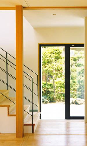 ２階へと続く階段