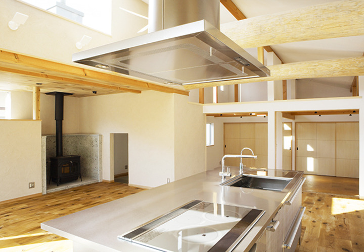 部屋中を見渡せるキッチンからの眺め