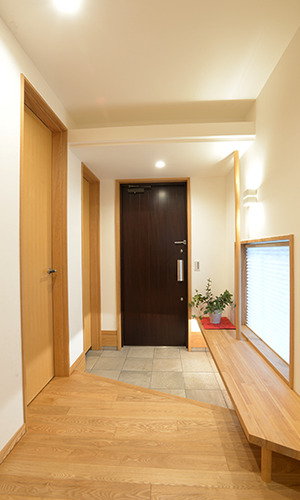 ２階用玄関ー子世帯5人用