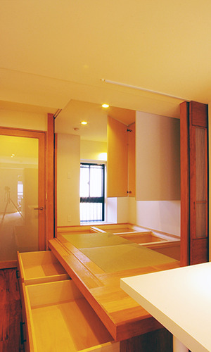 収納を兼ねた和室