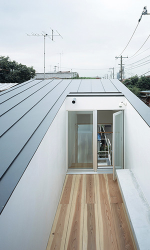 テラスとベンチ