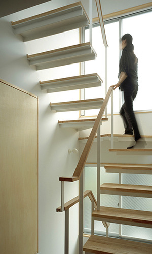 光を拡散させる階段室