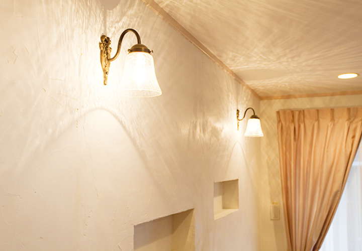 間接照明から広がる暖かな光