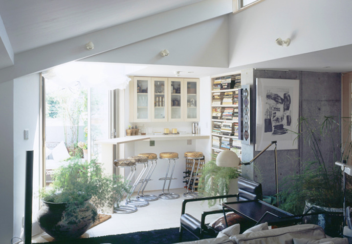 バーカウンターとテラス