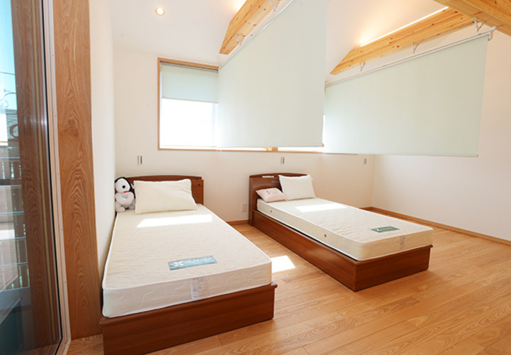 ３人一緒の子供室-2