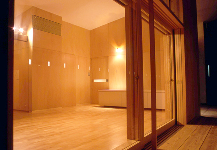 リンビングとテラスの夕景