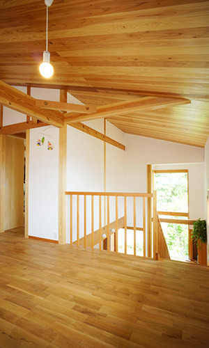 吹き抜けに面した2階の子供スペース