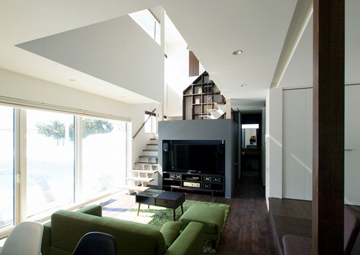 中二階が繋ぐ家