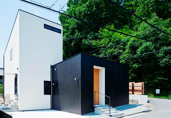 モノトーンの外観。